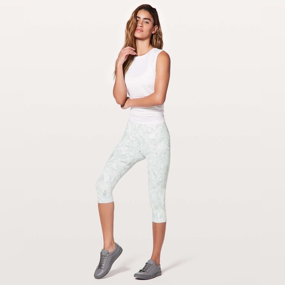 Lululemon Wunder Under Hi-Rise 1/2
Tight *Full-On Luxtreme 17" - Picture 1 of 6